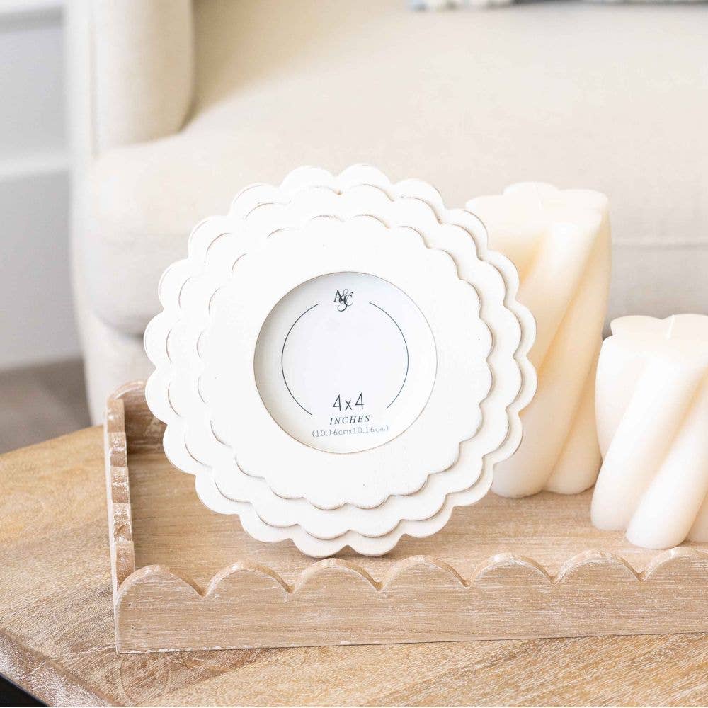 White Round Scallop Frame