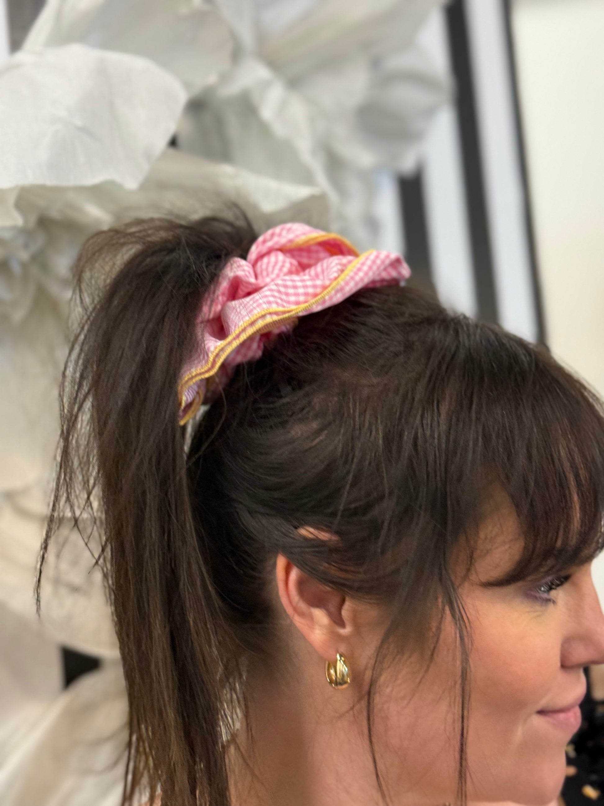 RUFFLED HAIR SCRUNCHIE