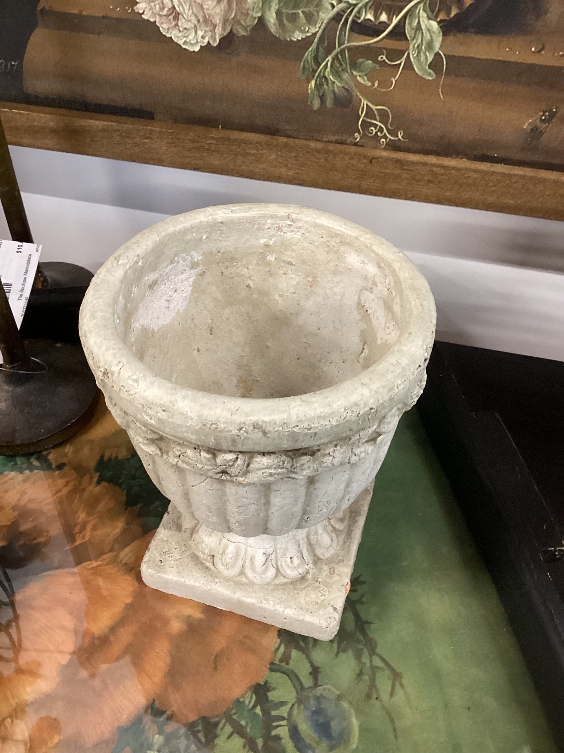 Concrete round planter