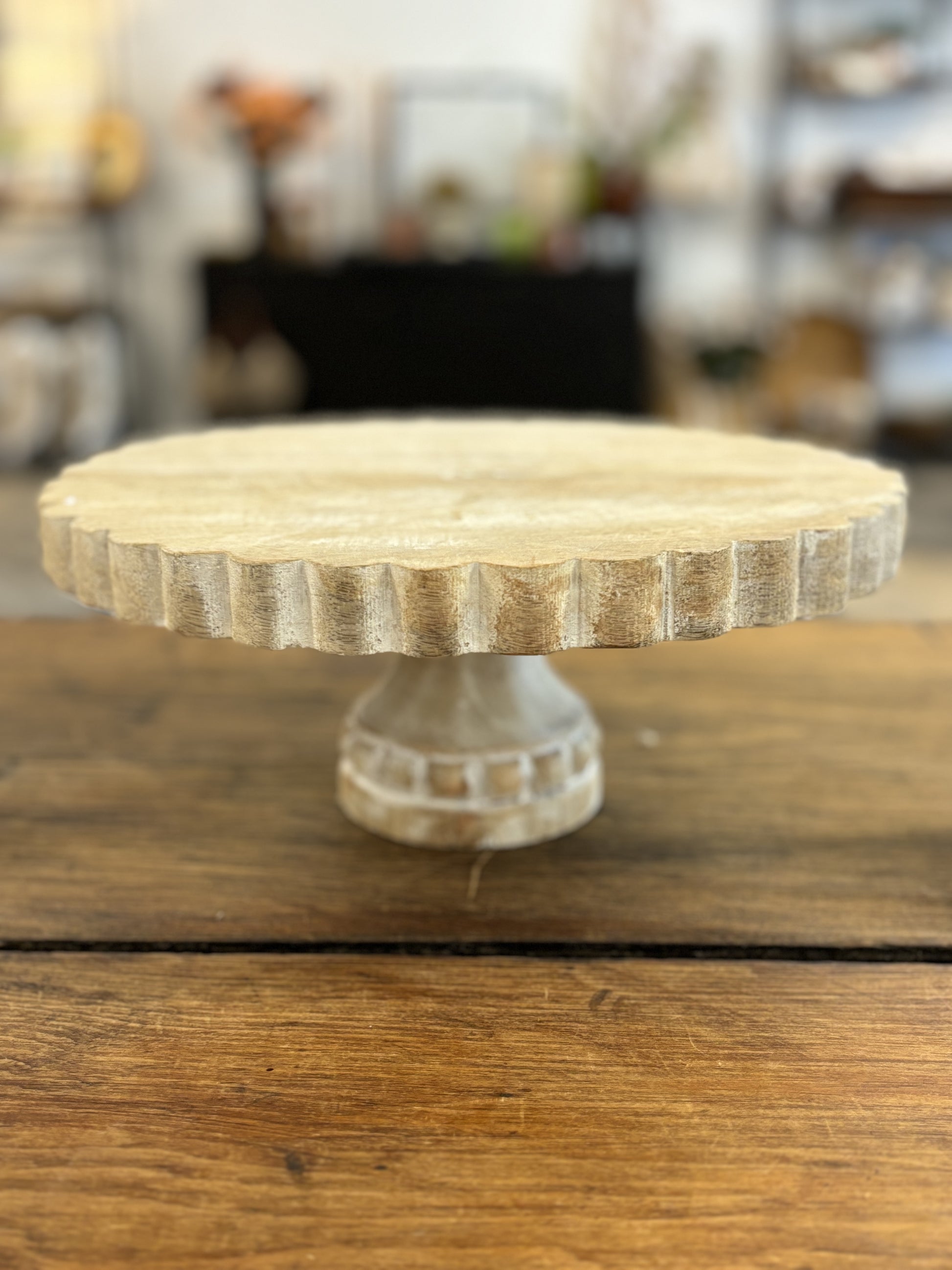 Scalloped Edge Pedestal